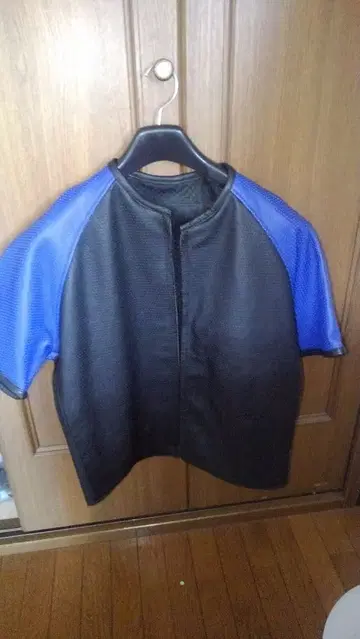 메쉬 캐주얼 자켓 블랙과 블루