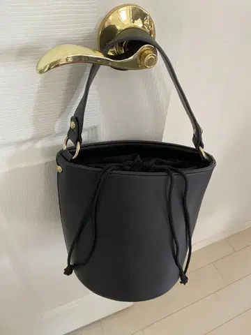 블랙 버킷백 핸드백