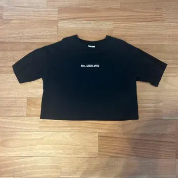 미세스 그린애플 젠진미도와 벨트라우무 크롭 기장 T셔츠