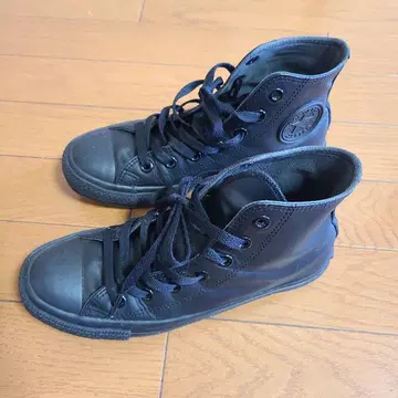 블랙 하이컷 스니커즈