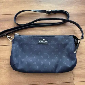 AGATHA 숄더백