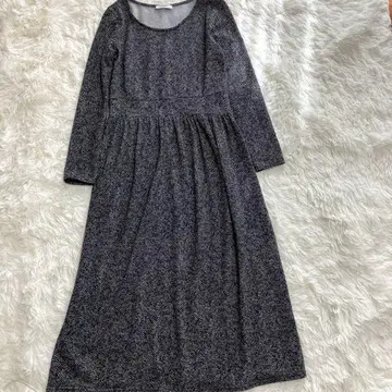 에제리 EGERIE 플레어 롱 원피스 긴팔 스트레치 소재 블랙 화이트