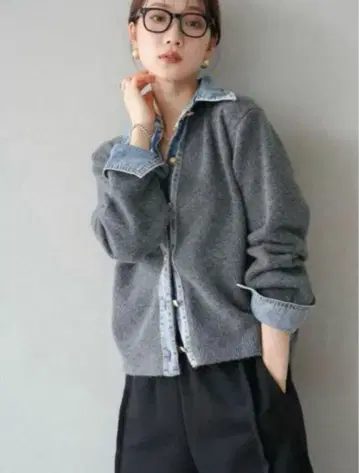 데님 옷깃 버튼 니트 가디건 차콜 그레이/lumier 같은 형태