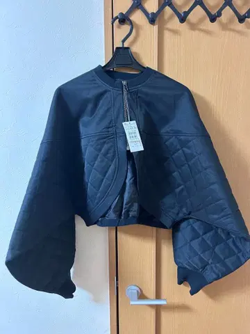 블랙 퀼팅 크롭 자켓 숏 기장