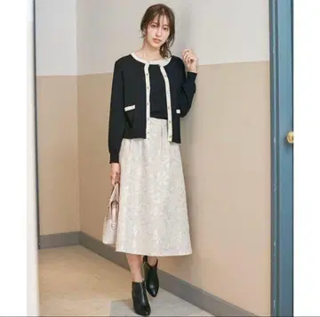 미인백과 콜라보 anysis 아이보리 플레어 스커트