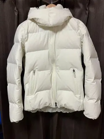 DESCENTE MIZUSAWA DOWN 화이트 다운 자켓