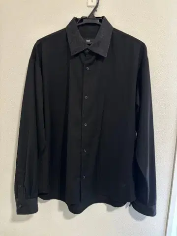 HARE 블랙 긴팔 셔츠 장식 옷깃