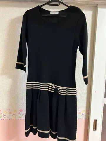 GALLERY VISCONTI 블랙 무릎 기장 원피스