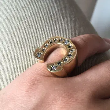 [한정판] 골드 지르코니아 부착 말발굽 반지