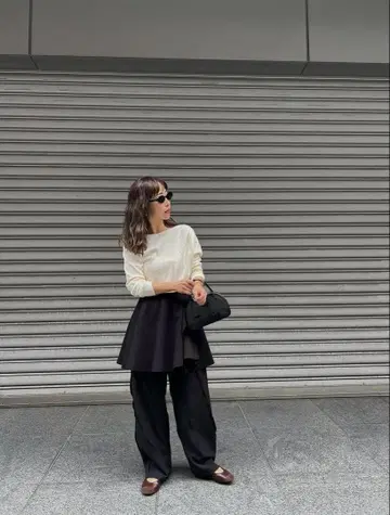 MEER. SHOULDER GATHERED TOP CRM 메아