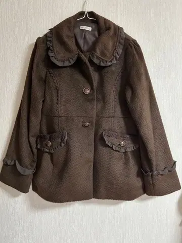 브라운 울 코트 프릴 포함