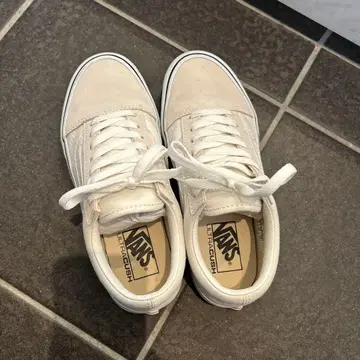 VANS 울트라쿠시 화이트 스니커즈