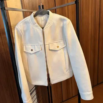 ZARA 화이트 점퍼 M