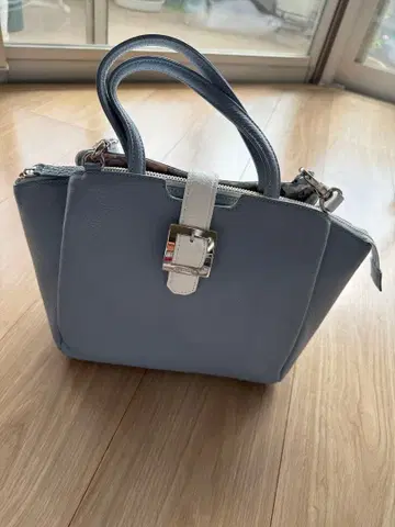 긴자 카네마츠 라이트 블루 핸드백