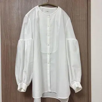 화이트 벌룬 소매 셔츠