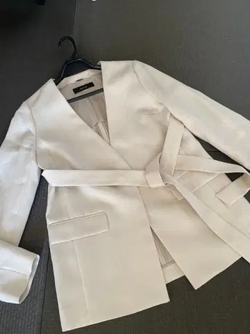 알아바일 노카라 벨티드 자켓