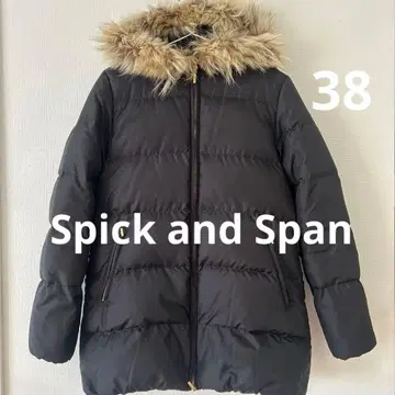 퍼 달린 블랙 다운 자켓