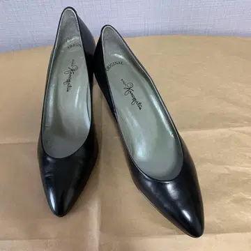 블랙 가죽 스틸레토 하이힐