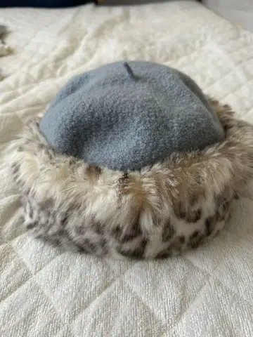 OVERRIDE 퍼 달린 울 모자