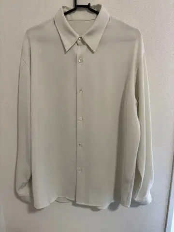 화이트 실크 터치 긴팔 셔츠