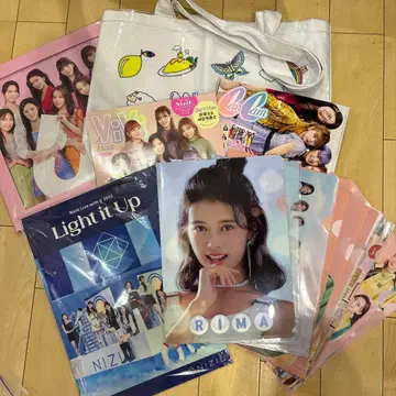 NiziU 잡지와 클리어 파일 세트 & 사진 앨범 등