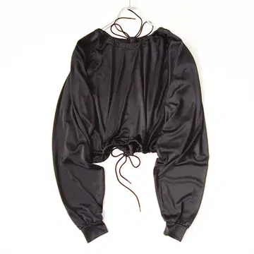 새상품급 PERVERZE 새틴 셔링 상의 T 퍼버즈 블랙 티셔츠