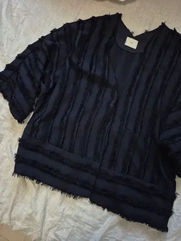 Tavii 네이비 프린지 가디건 돌먼 슬리브