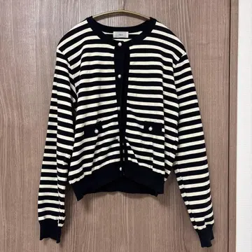 스트라이프 디자인 가디건