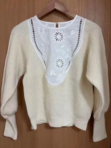 CASA FLINE 아이보리 자수 니트 F 사이즈