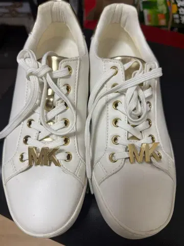 MICHAEL KORS 화이트 스니커즈