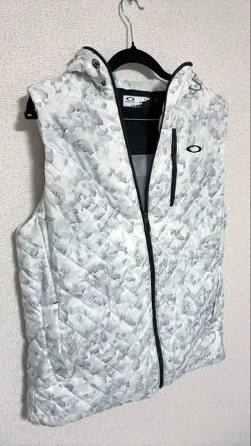 OAKLEY 카모플라주 패턴 올 패턴 다운 베스트 남성용 L