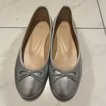 Fin 실버 리본 포함 발레 슈즈