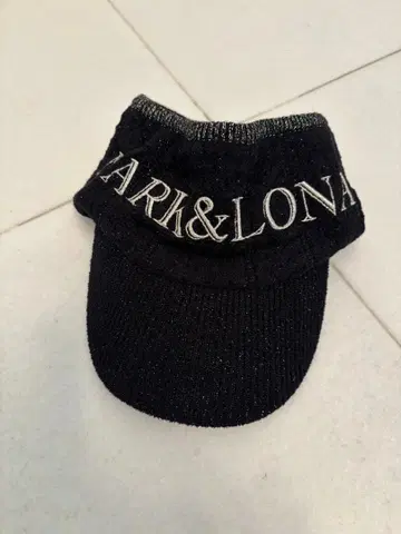 MARK & LONA 2024 블랙 니트 바이저 스톤 포함 새상품급