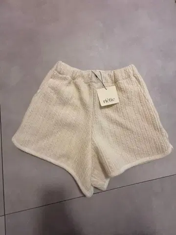 리엣떼 아이보리 숏팬츠