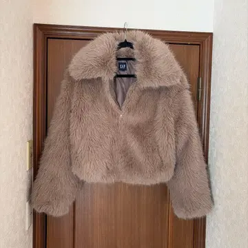 GAP 베이지 인조 모피 자켓