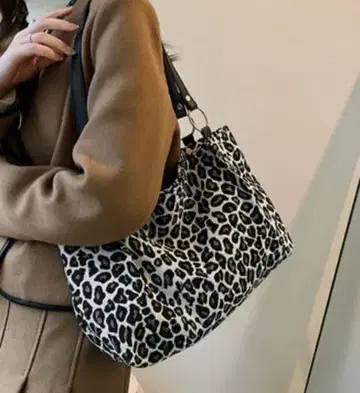 토트 백 레오파드 무늬 세련된 대용량