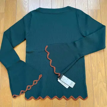 다크 그린 플레어 슬리브 니트