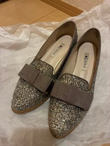 DIANA 글리터 플랫슈즈