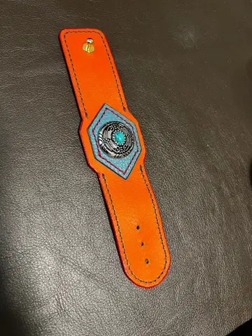 오렌지와 파랑 가죽 팔찌