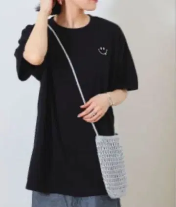 택 포함 새상품 페이스 자수 T셔츠 BLACK