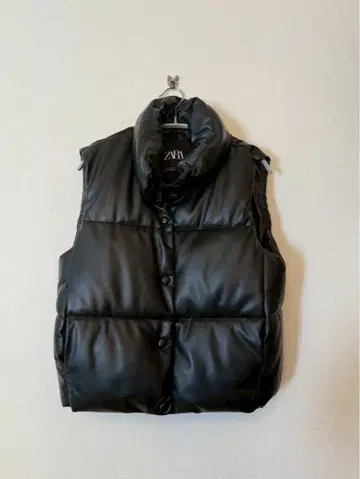 ZARA 가죽 베스트 다운