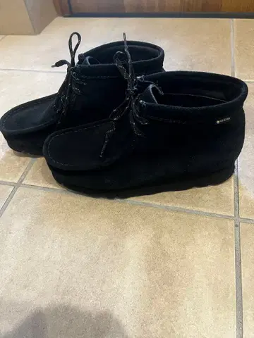 고어텍스 클락스 왈라비 새상품급 23.5cm