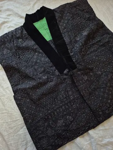 와사이 사범의 손바느질 블랙 무늬 겉옷 그린 안감 부착