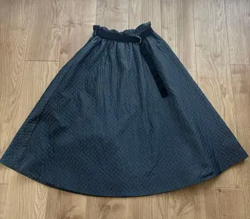 NUS 퀼팅 플레어 스커트