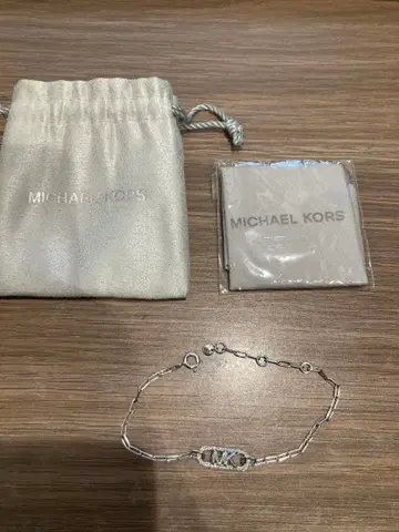 MICHAEL KORS MK 로고 팔찌 실버 925