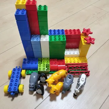 레고 듀플로 블록과 동물 피규어 세트