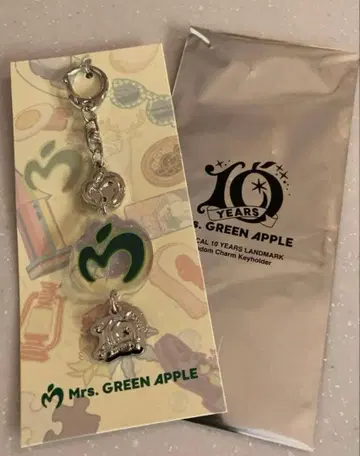 미세스 랜덤 참 키링 A 미세스 로고 아크릴 키링