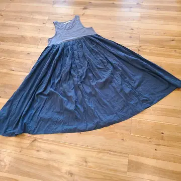 conges payes 다크 블루 슬리브리스 티셔츠 원피스