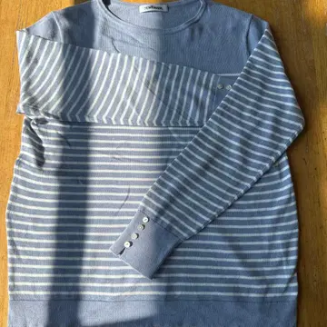 NewYorker 블루 스트라이프 디자인 긴팔 니트 스웨터