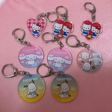 산리오 캐릭터즈 트레이딩 아크릴 키링 하트 8개 세트